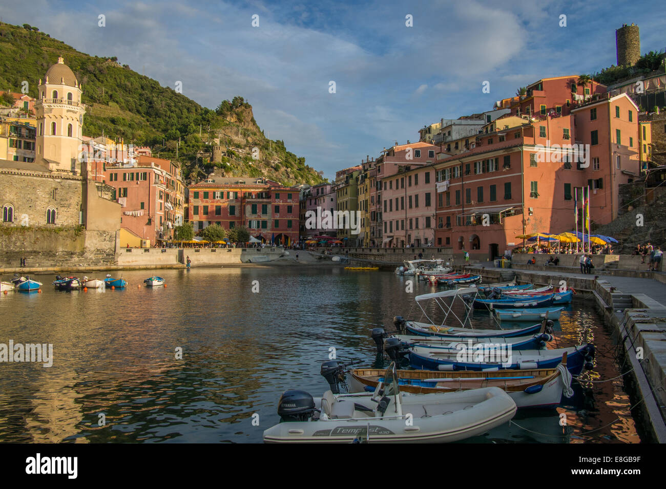 Vernazza, Cinque Terre ("Cinque terre'), la regione Liguria, Italia. Foto Stock