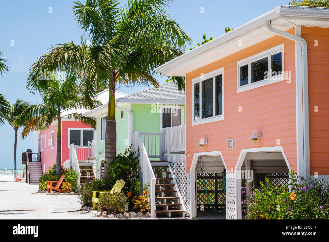 Florida, Fort ft. Myers Beach, Golfo del Messico, Estero Boulevard, Cottages of Paradise Point, affitto, cottage, colorato, FL140501022 Foto Stock