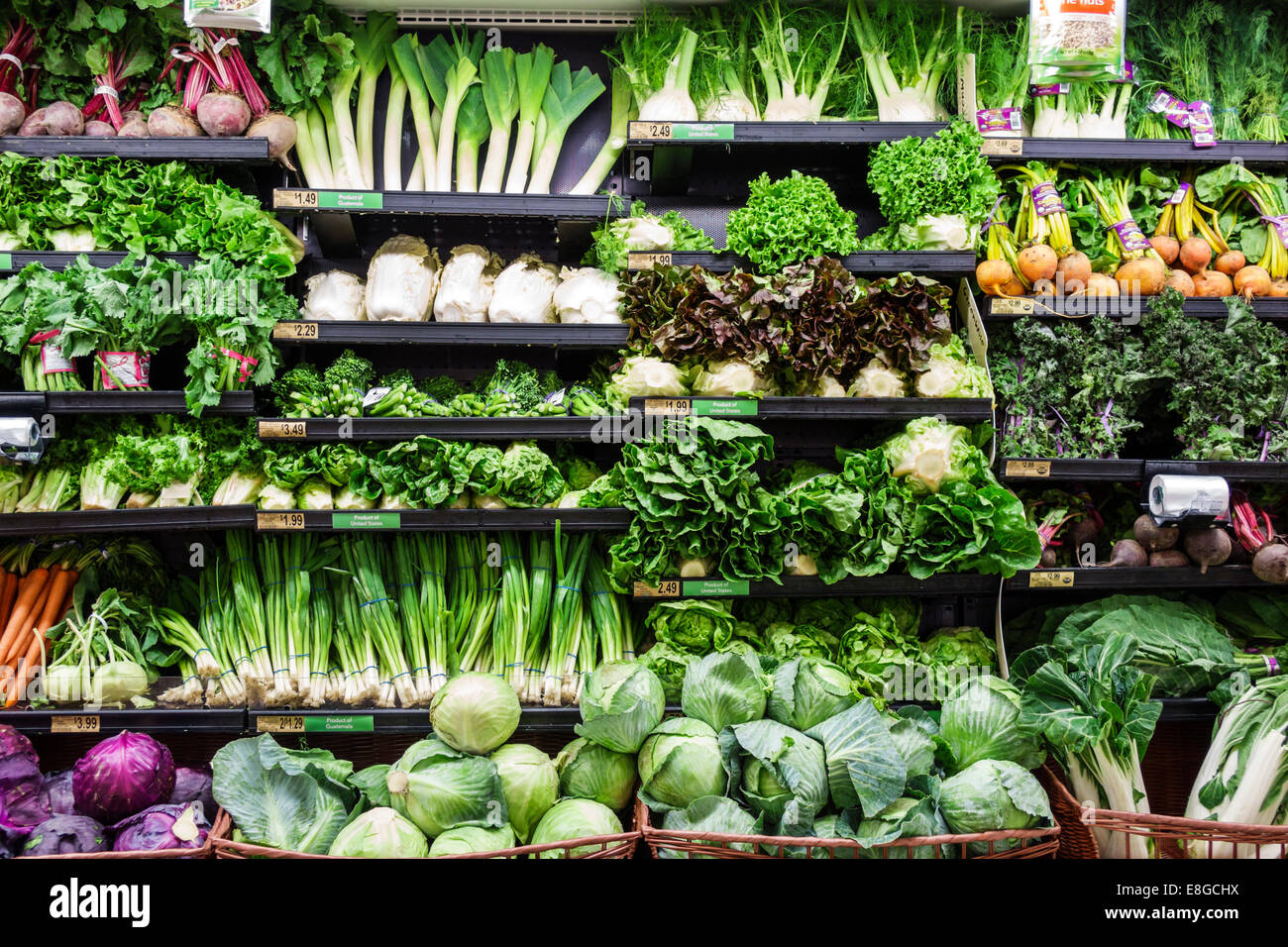 Napoli Florida,negozio di alimentari,supermercato,vendita prodotti display,produzione,verdure,lattuga,cavolo,organizzato,verdura,visitatori viaggio verso Foto Stock