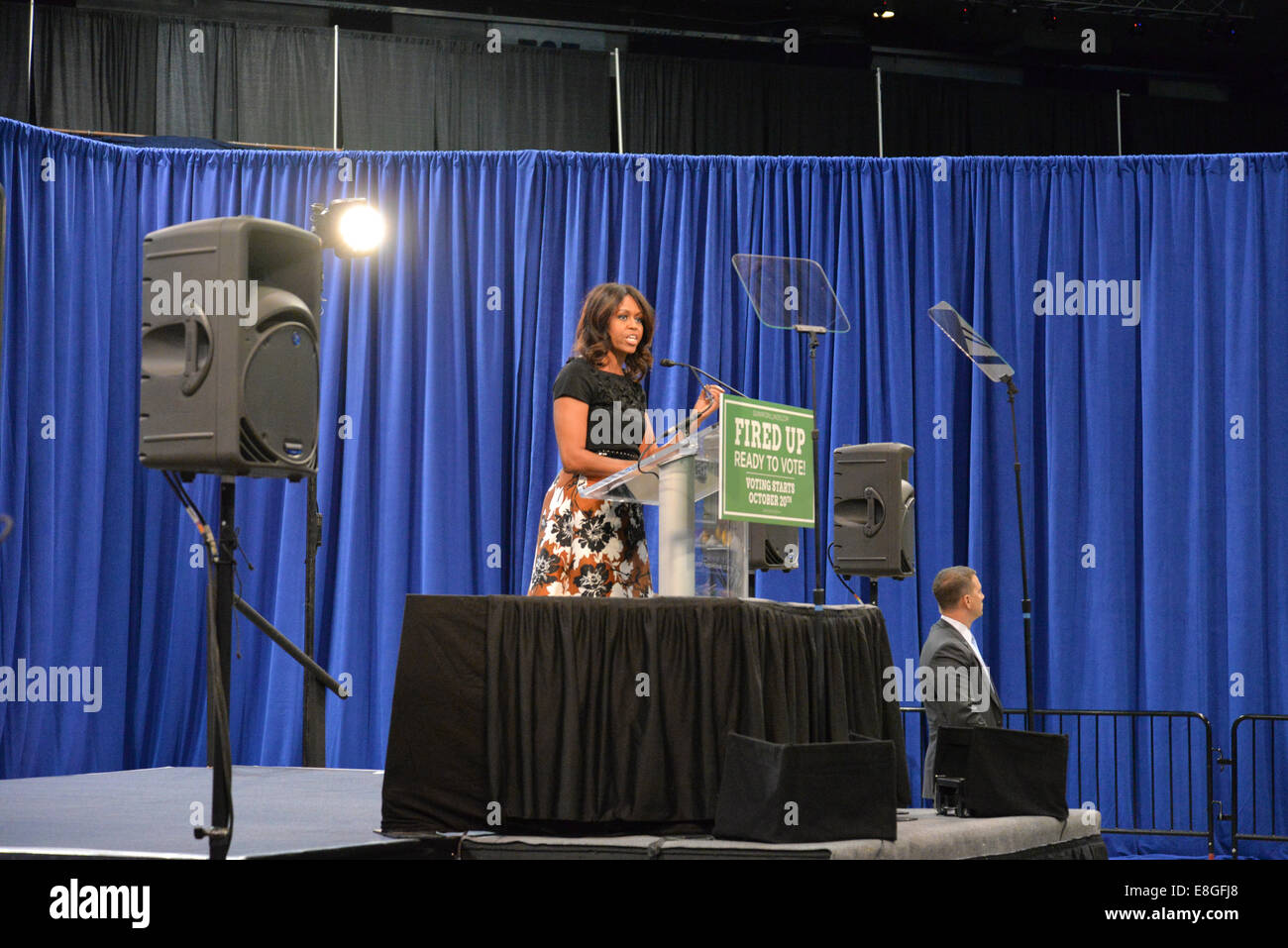 Chicago, Illinois, Stati Uniti d'America. Il 7 ottobre, 2014. La first lady Michelle Obama offre un discorso alla UIC Pavilion chiamando per il supporto degli elettori per Illinois Gov. Pat Quinn nelle prossime elezioni. Credito: Nisarg Lakhmani/Alamy Live News Foto Stock