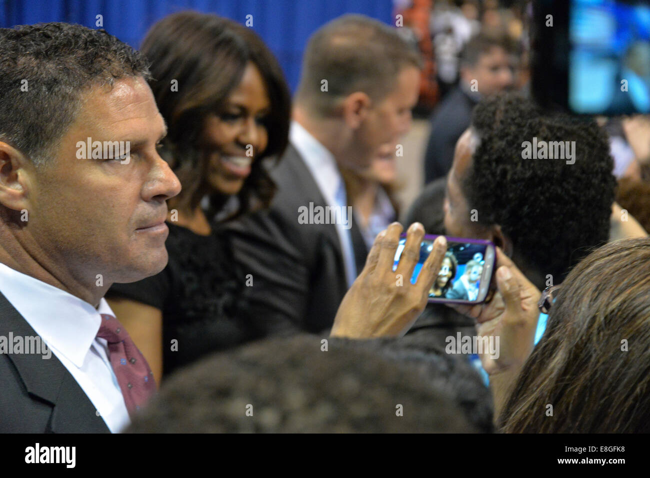Chicago, Illinois, Stati Uniti d'America. Il 7 ottobre, 2014. La first lady Michelle Obama offre un discorso alla UIC Pavilion chiamando per il supporto degli elettori per Illinois Gov. Pat Quinn nelle prossime elezioni. Credito: Nisarg Lakhmani/Alamy Live News Foto Stock