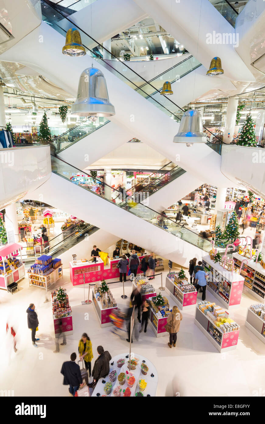 Selfridges nel Centro Commerciale per lo shopping Bullring, Birmingham, durante il periodo natalizio. Foto Stock