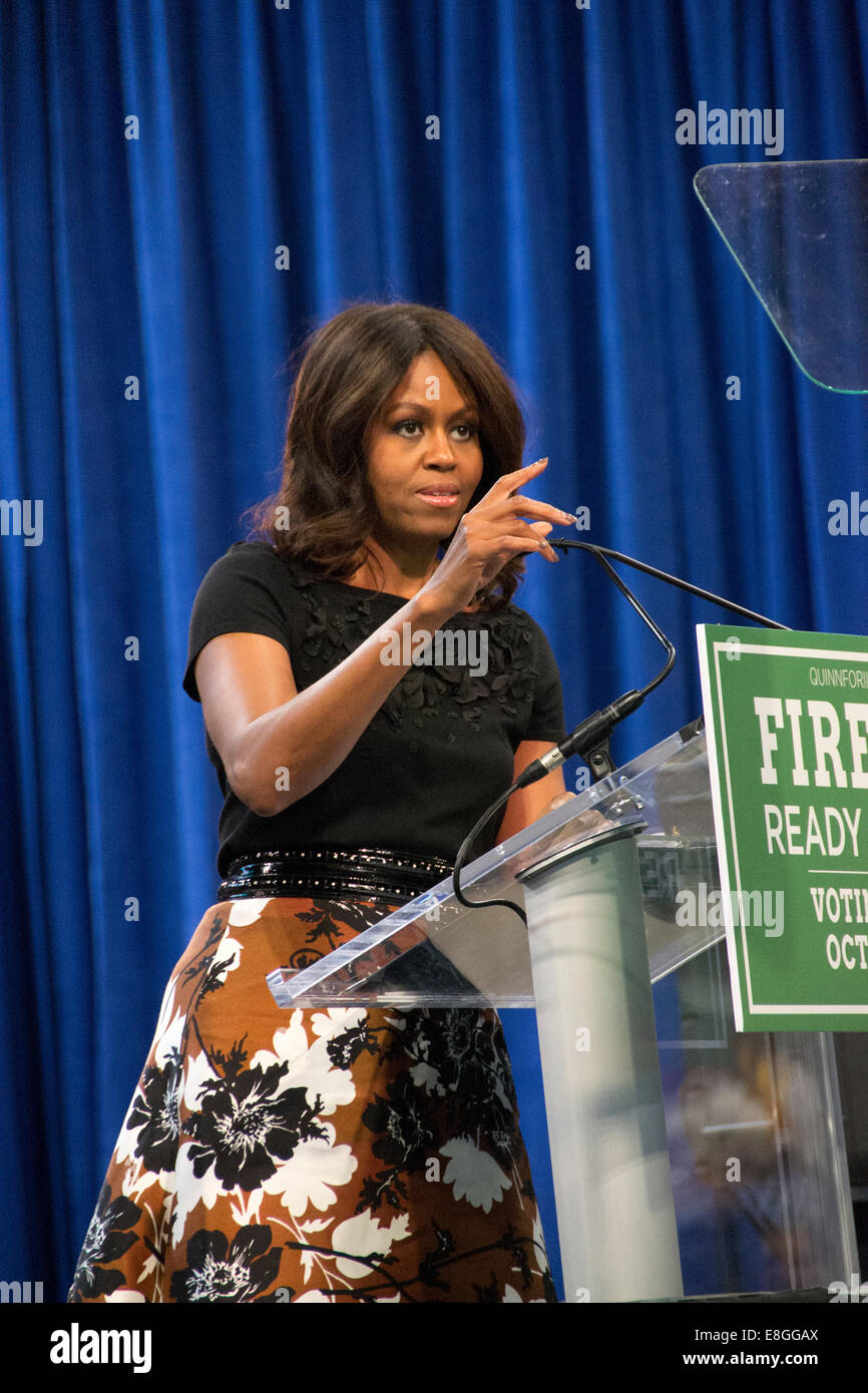 Chicago, Illinois, Stati Uniti d'America. Il 7 ottobre, 2014. La first lady Michelle Obama offre un discorso alla UIC Pavilion chiamando per il supporto degli elettori per Illinois Gov. Pat Quinn nelle prossime elezioni. Credito: Nisarg Lakhmani/Alamy Live News Foto Stock
