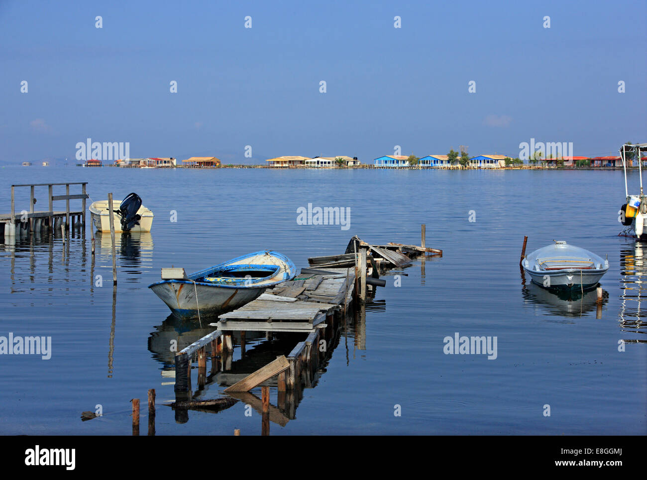 Piccolo porto di pesca in Tourlida, laguna di messologhi, Aitoloakarnania, Grecia. Foto Stock