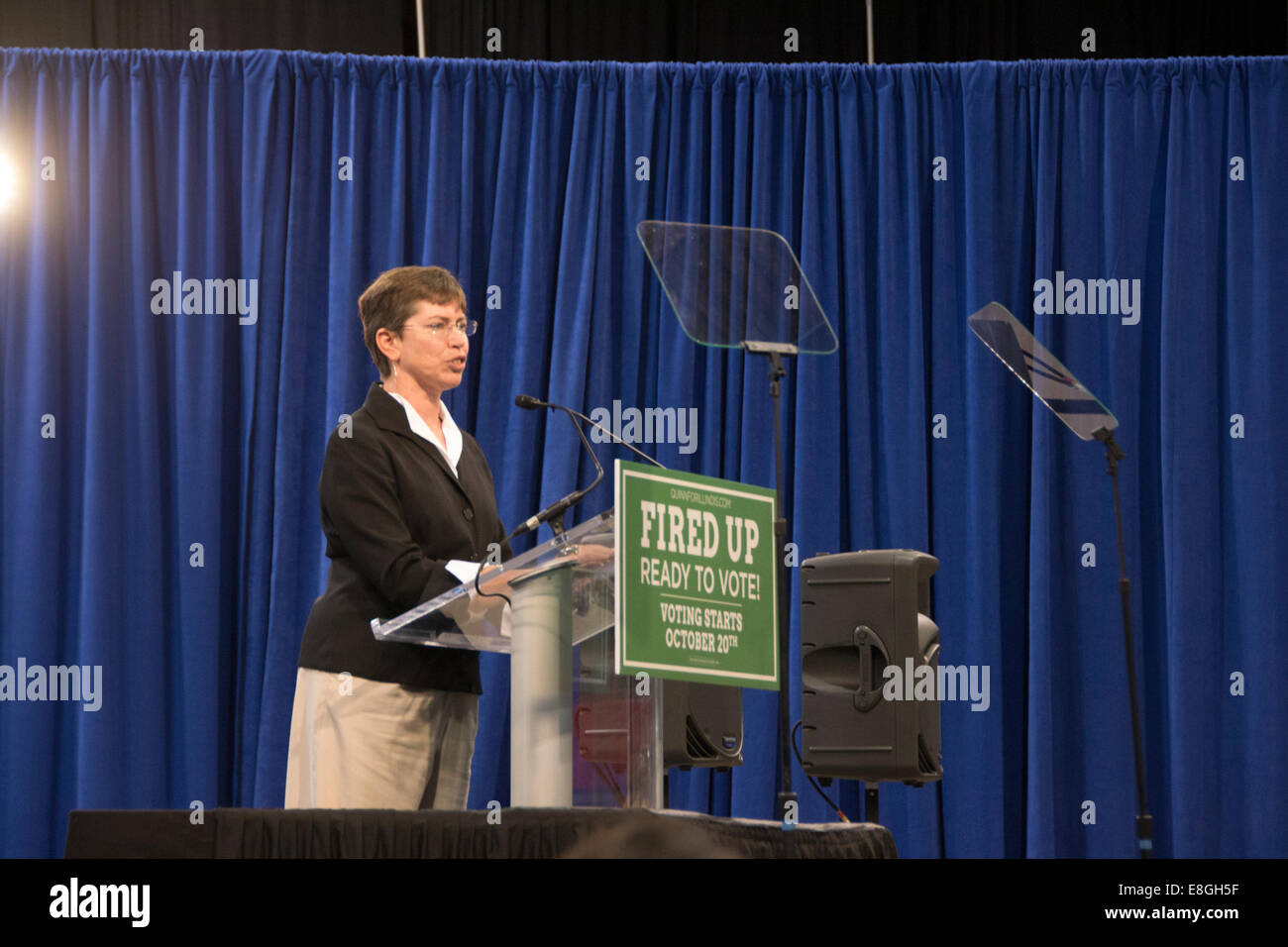 Chicago, Illinois, Stati Uniti d'America. Il 7 ottobre, 2014. Sheila Simon, Lt. Governatore dell'Illinois e la figlia del compianto Congressman Paul Simon parla prima al rally politici per il Governatore Pat Quinn a Chicago. Credito: Nisarg Lakhmani/Alamy Live News Foto Stock