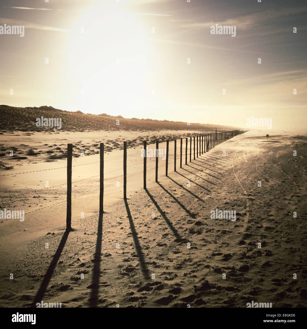 Paesaggio panoramico con spiaggia al tramonto Foto Stock