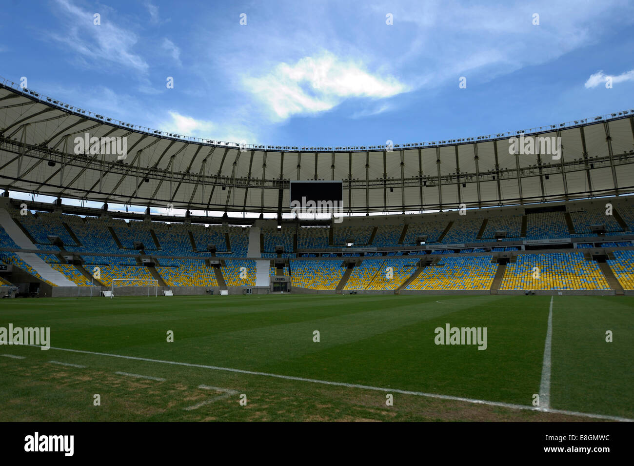 Maracanã Stadium, lo stadio di calcio, il luogo del 2014 FIFA World Cup, Rio de Janeiro, Brasile Foto Stock