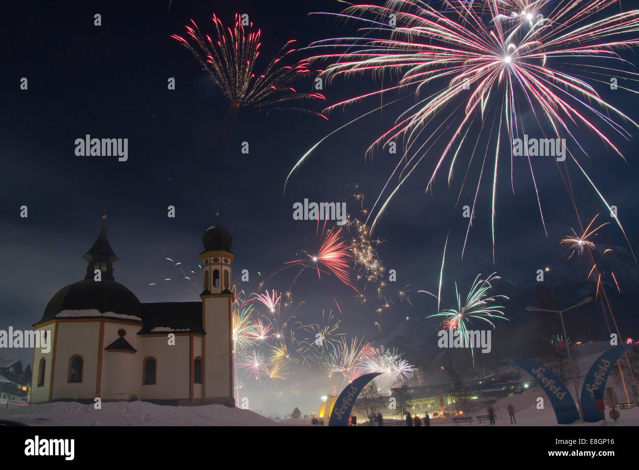 Capodanno fuochi d'artificio a Seefeld, Tirolo, Austria Foto Stock