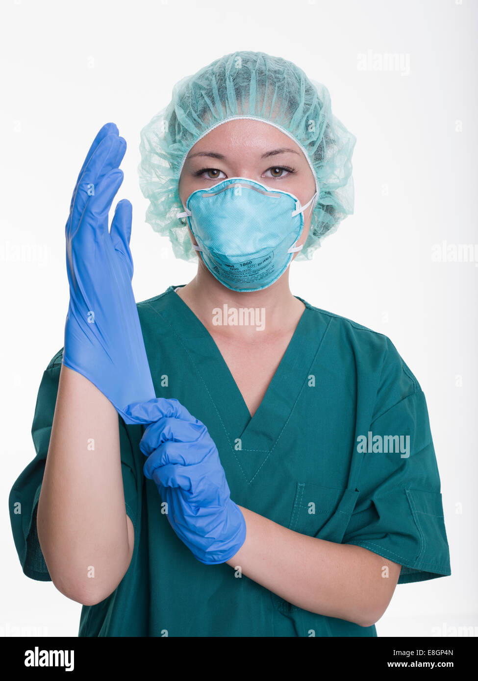 Giovane medico / infermiere / studente di medicina Foto Stock