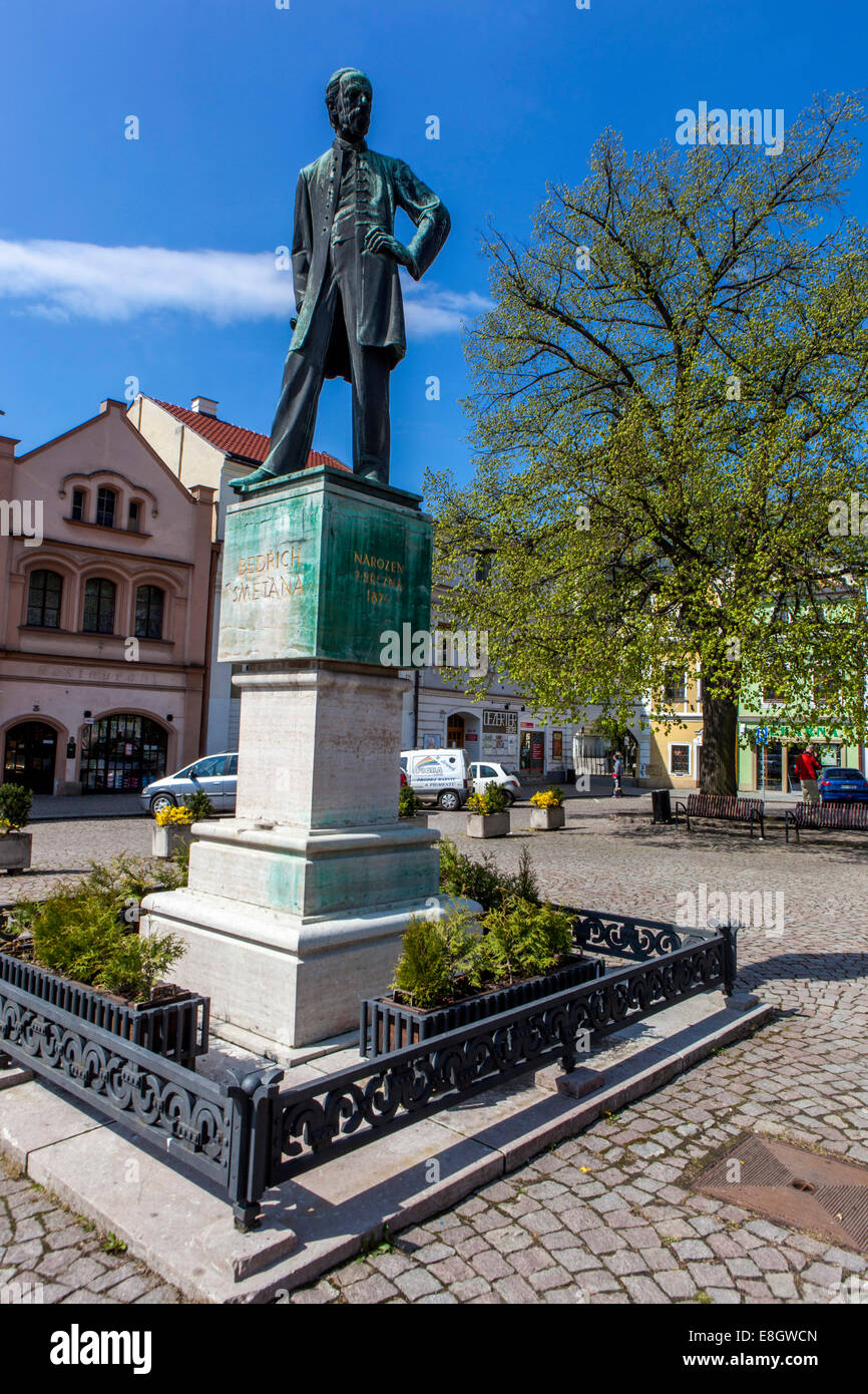 Statua di Smetana Bedrich in Piazza Smetana, compositore di Smetana nella Repubblica Ceca di Litomysl Foto Stock