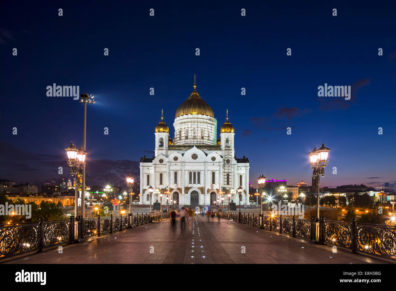 La Russia a Mosca, la Cattedrale di Cristo Salvatore e Ponte Patriarshy, Blu ora Foto Stock