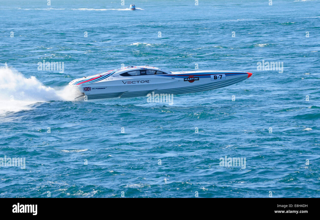 Vector Martini passando Portland Bill nel 2014 Cowes Classic Foto Stock