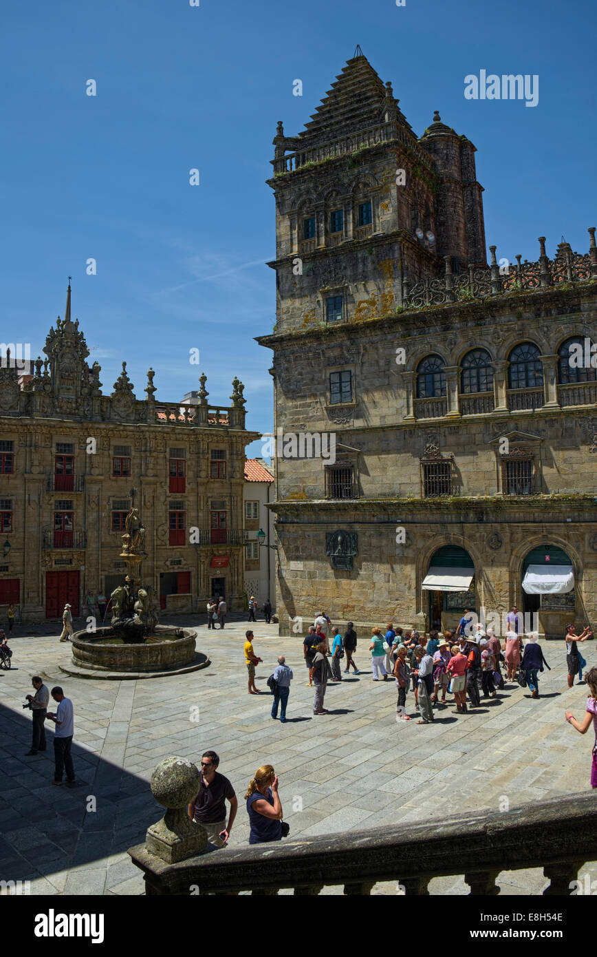 Spagna, Santiago de Compostela, Via di San Giacomo, la gente sulla Plaza de Praterias Foto Stock