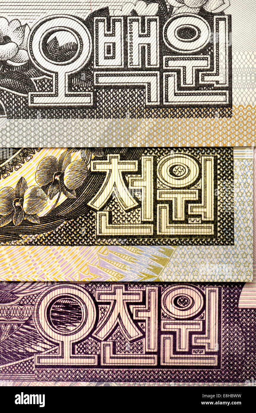 Dettaglio da nord coreano di banconote che mostra il Coreano (Hangul) numerici 500, 1000, 5000 Foto Stock