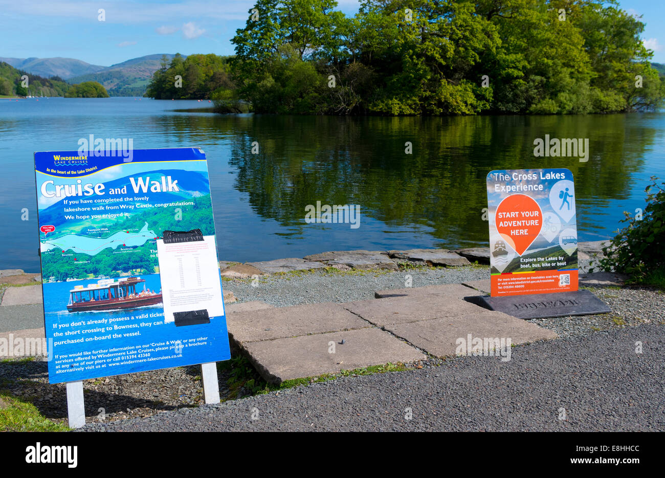 La pubblicità per il Lago di naviga in Lontano Sawrey Lago di Windermere Ferry Terminal, Lago di Windermere, Lake District, Cumbria, England, Regno Unito Foto Stock