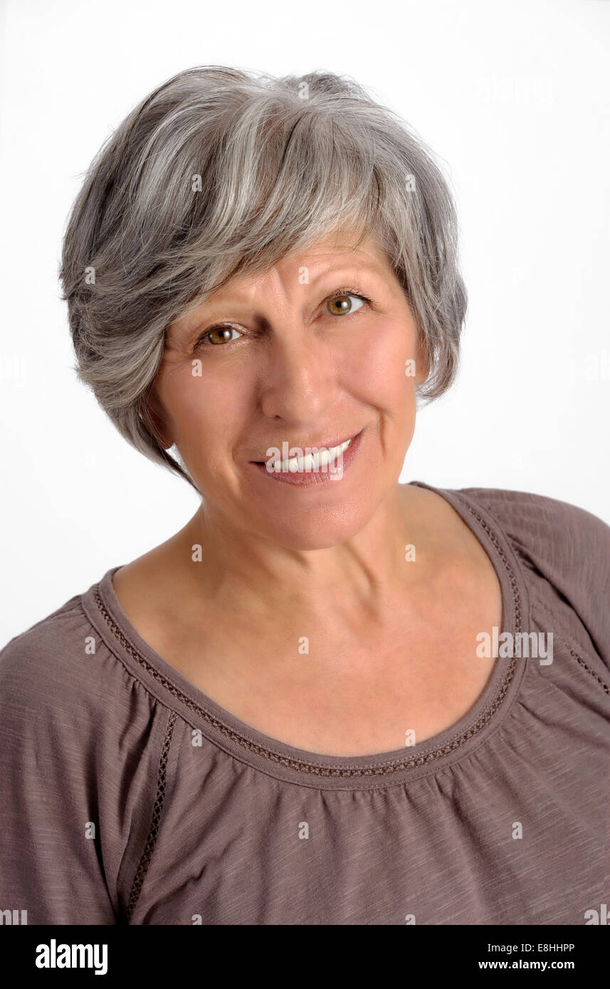 Sorridente vecchi capelli grigi donna Foto Stock