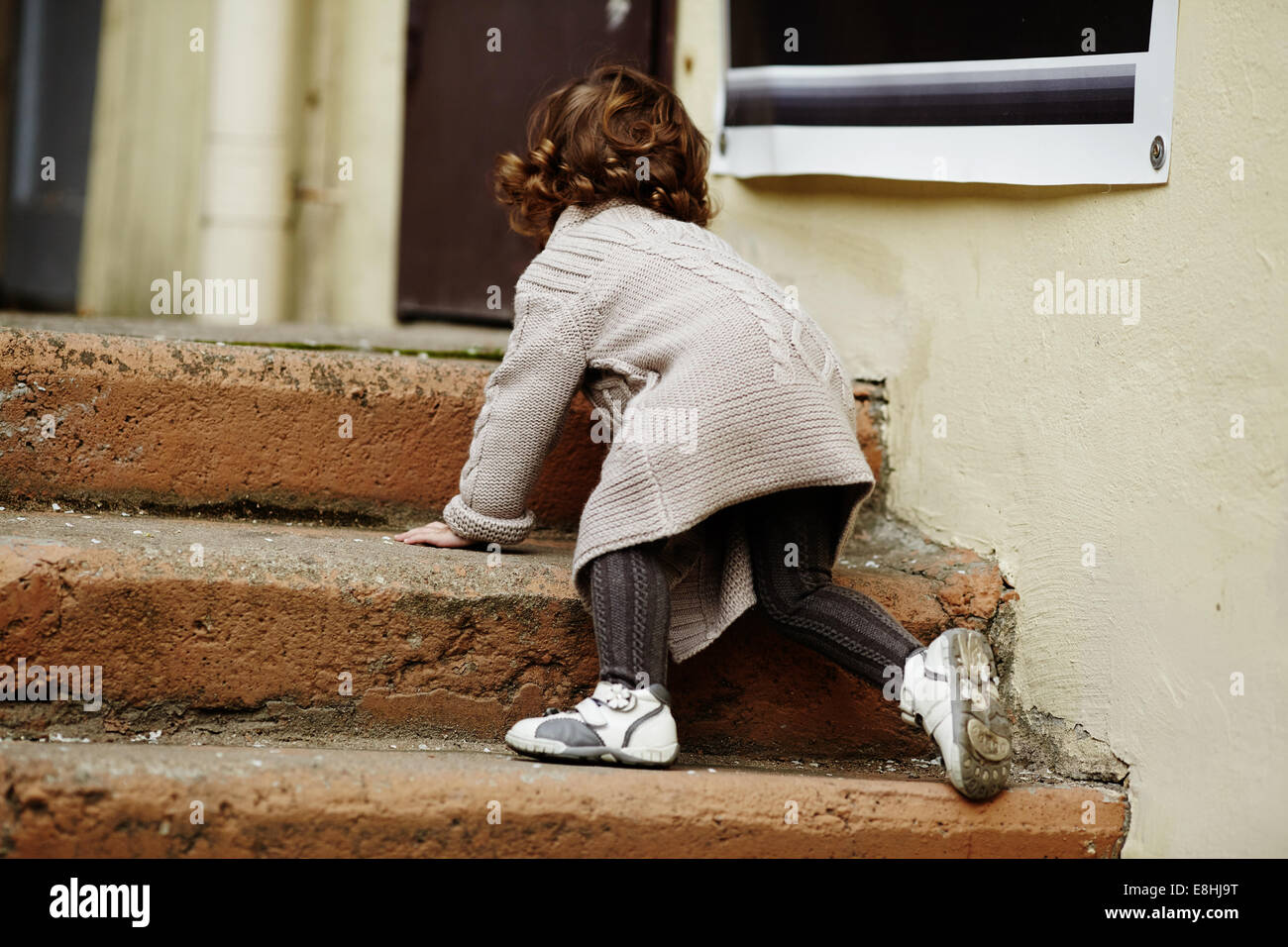 Bambina eleganti urbano ritratto Foto Stock
