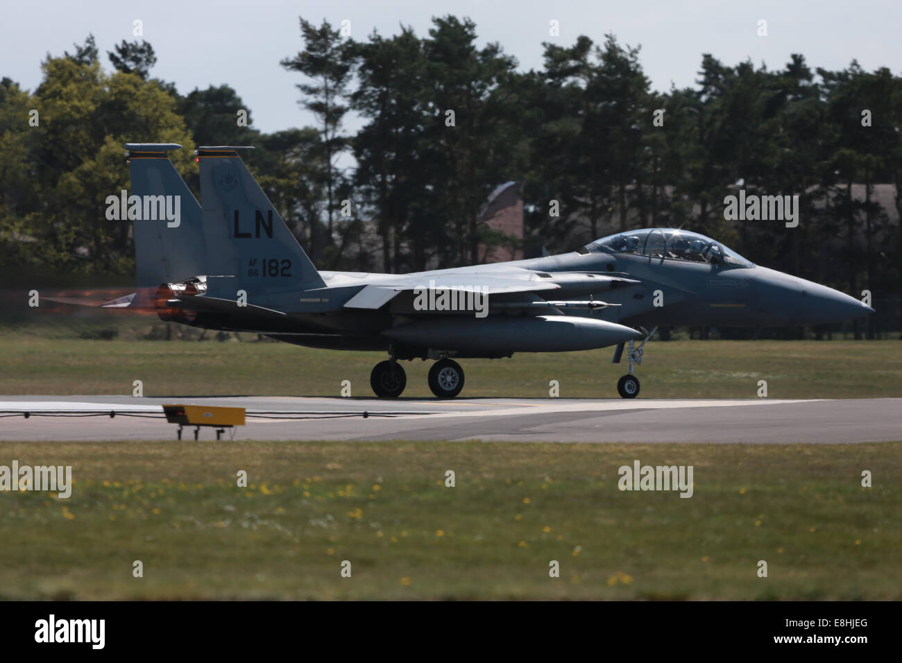 Suffolk, Regno Unito. Il 9 maggio, 2013. Immagine libreria del USAF F15-E LN182 conduce una formazione al volo RAF Lakenheath, Suffolk, Credito: Chris Yates/Alamy Live News Foto Stock