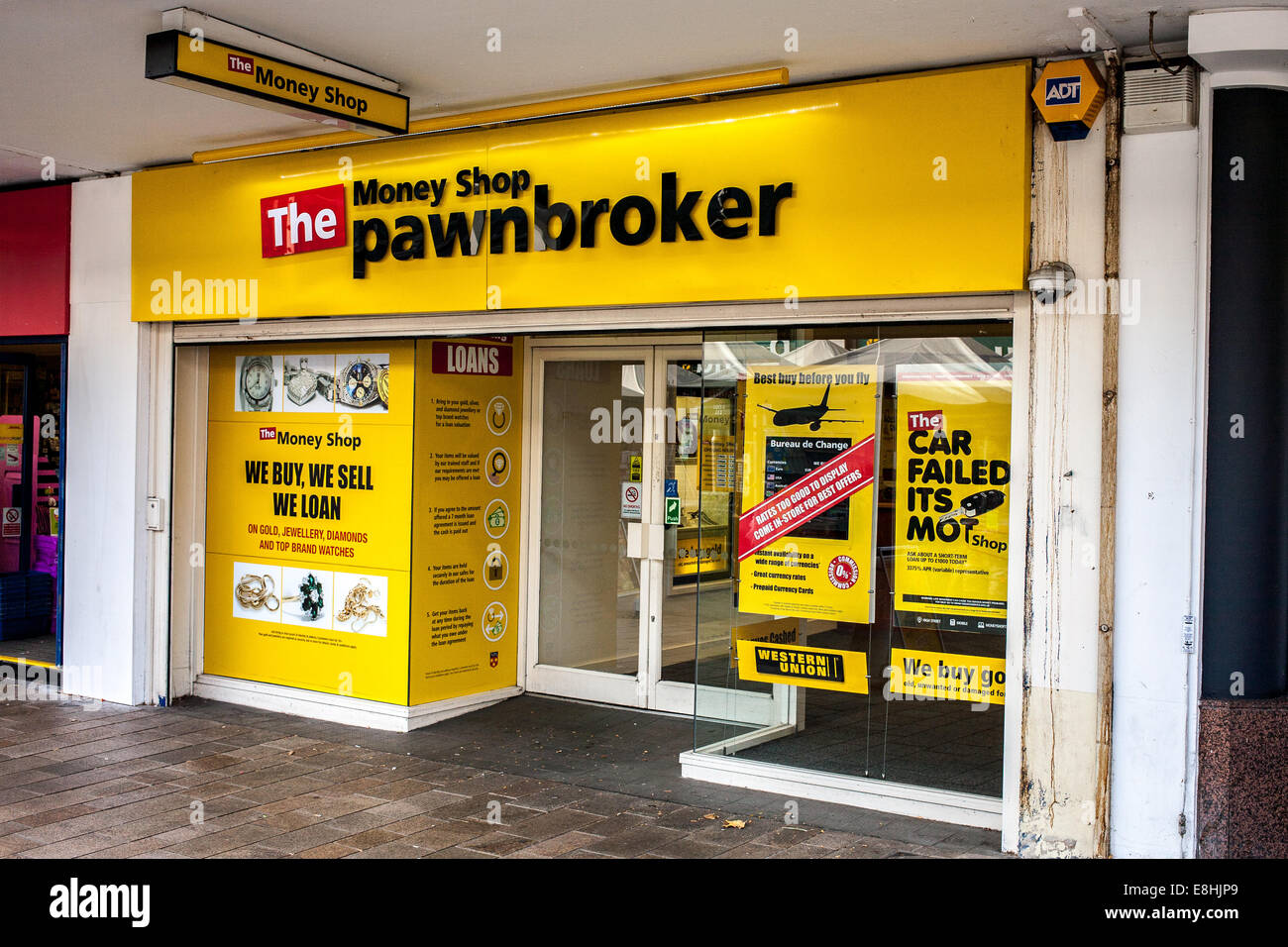 Il denaro Shop Pawnbroker a Sheffield, Regno Unito Foto Stock