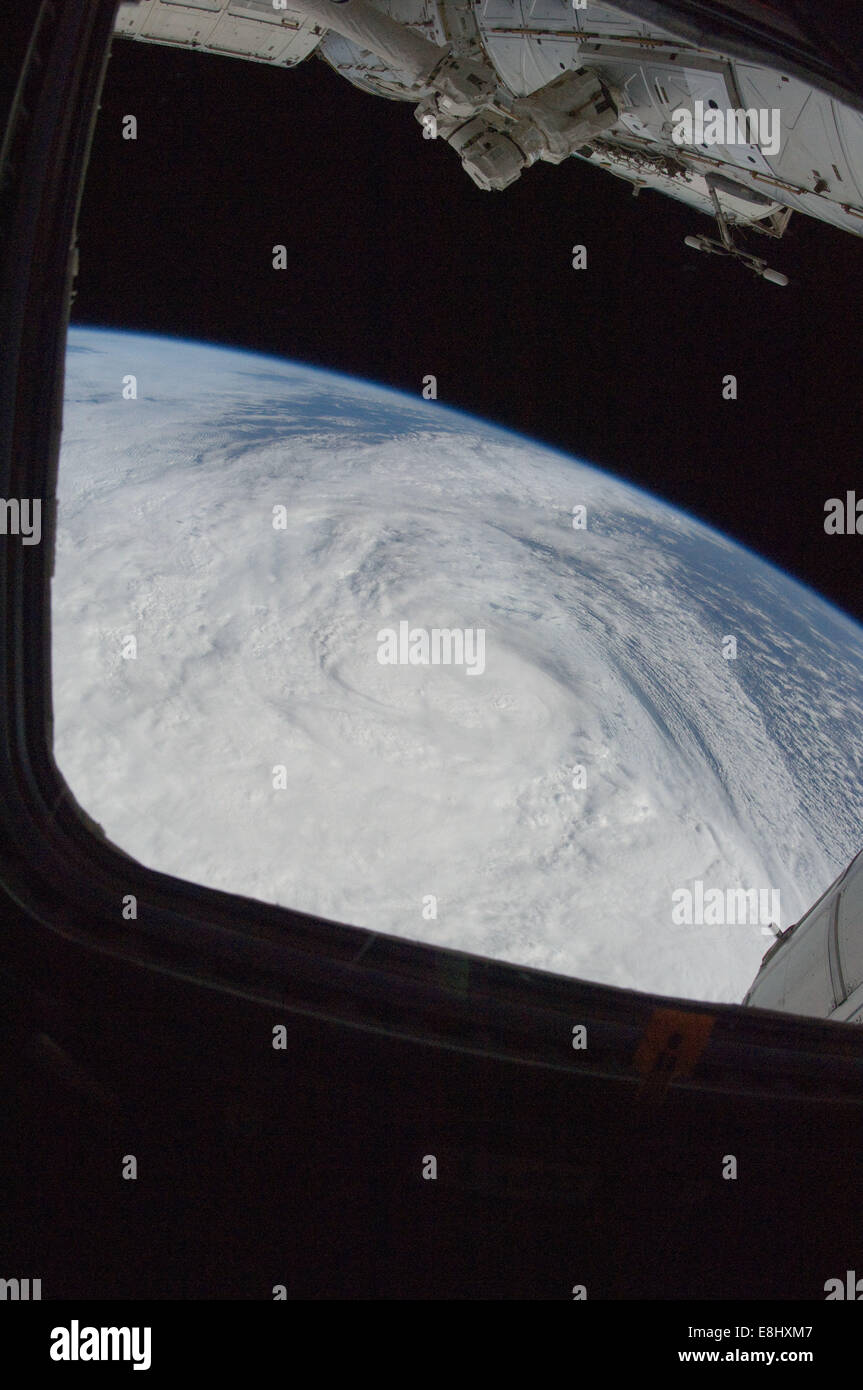 Uno di spedizione 33 membri di equipaggio a bordo della Stazione Spaziale Internazionale ha preso questa foto di sabbia di uragano alle 16:55:32 GMT Foto Stock