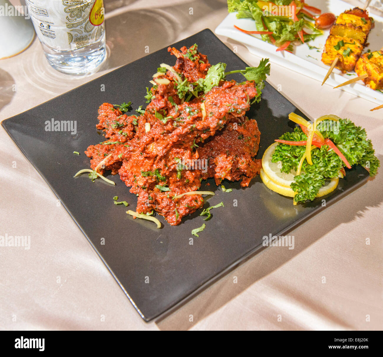 Deliziosa salsa speziata di agnello in un ristorante indiano Foto Stock