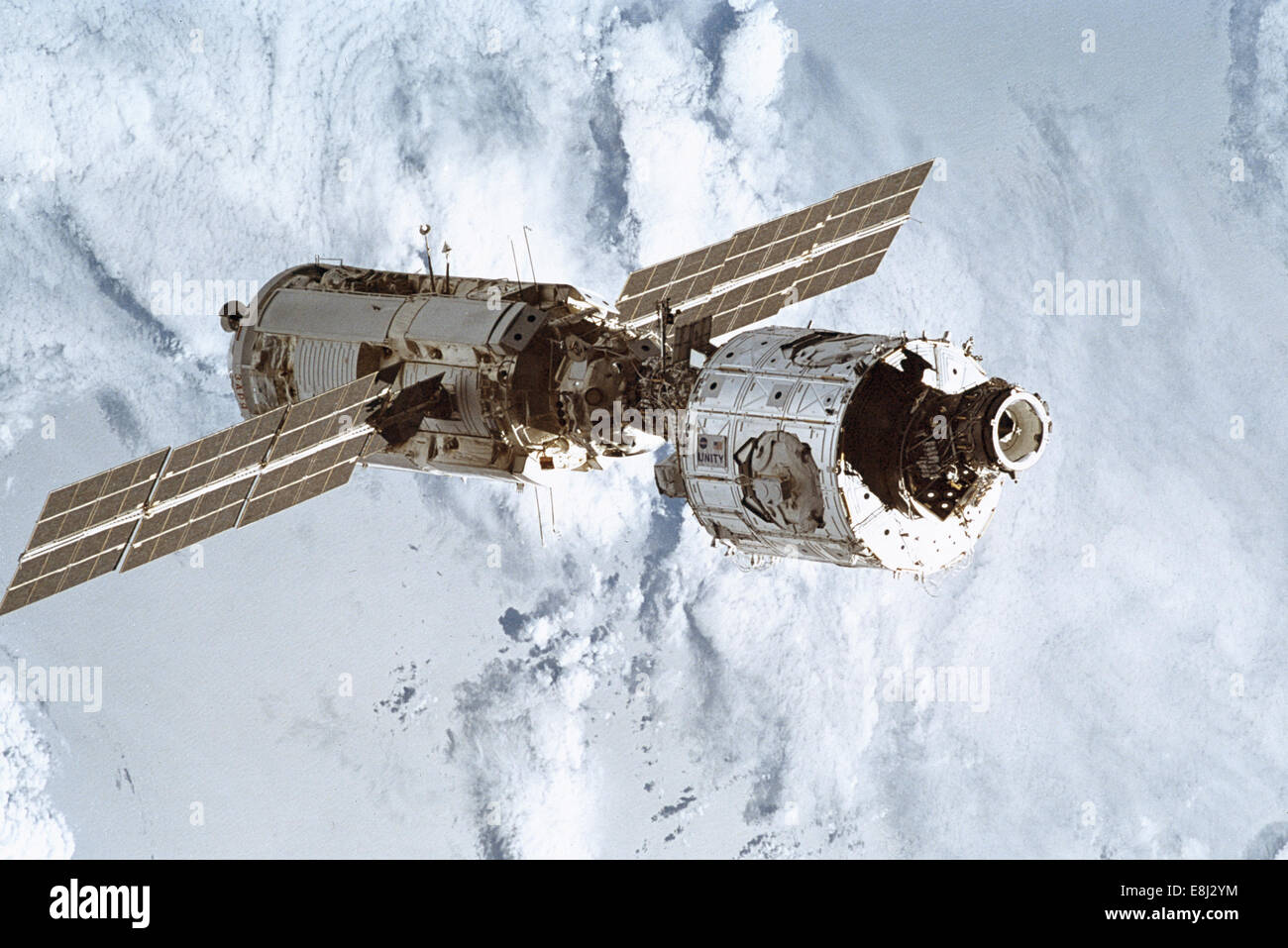 Il 4 dicembre 1998 la Stazione Spaziale Internazionale (ISS) il nodo 1, noto come unità, è stato lanciato a bordo della navetta spaziale Endeavour ( Foto Stock