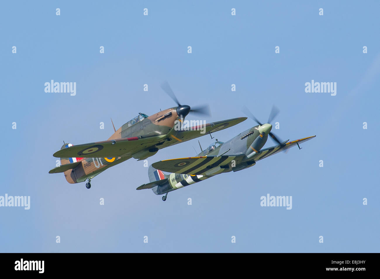 Spitfire ed Hurricane visualizzare al Goodwood 2014, West Sussex, Regno Unito Foto Stock