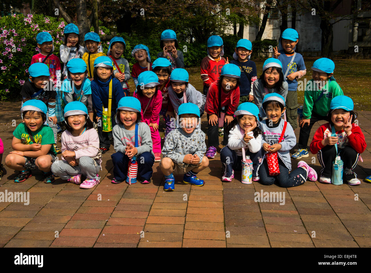 Scuola elementare i bambini, di Nagasaki, Giappone Foto Stock