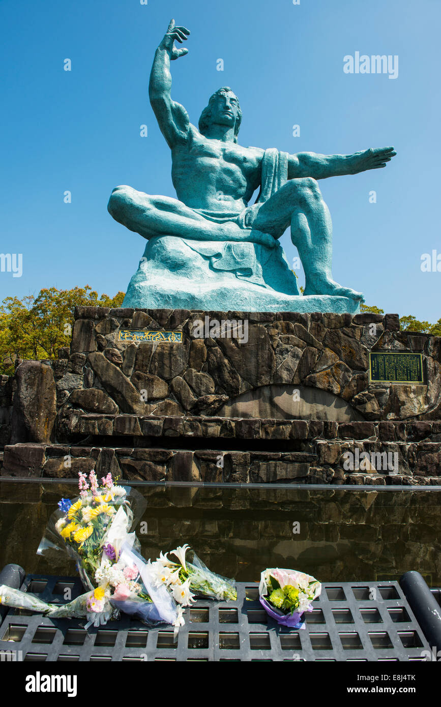 Statua di pace nel Parco della Pace di Nagasaki, Giappone Foto Stock