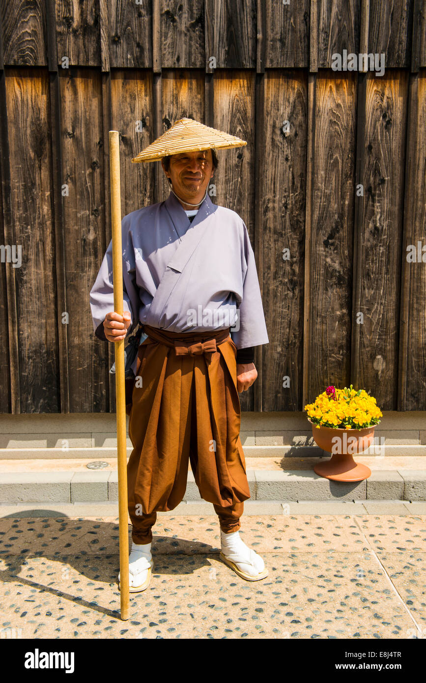 Uomo che indossa un abito tradizionale, Dejima, di Nagasaki, Giappone Foto Stock