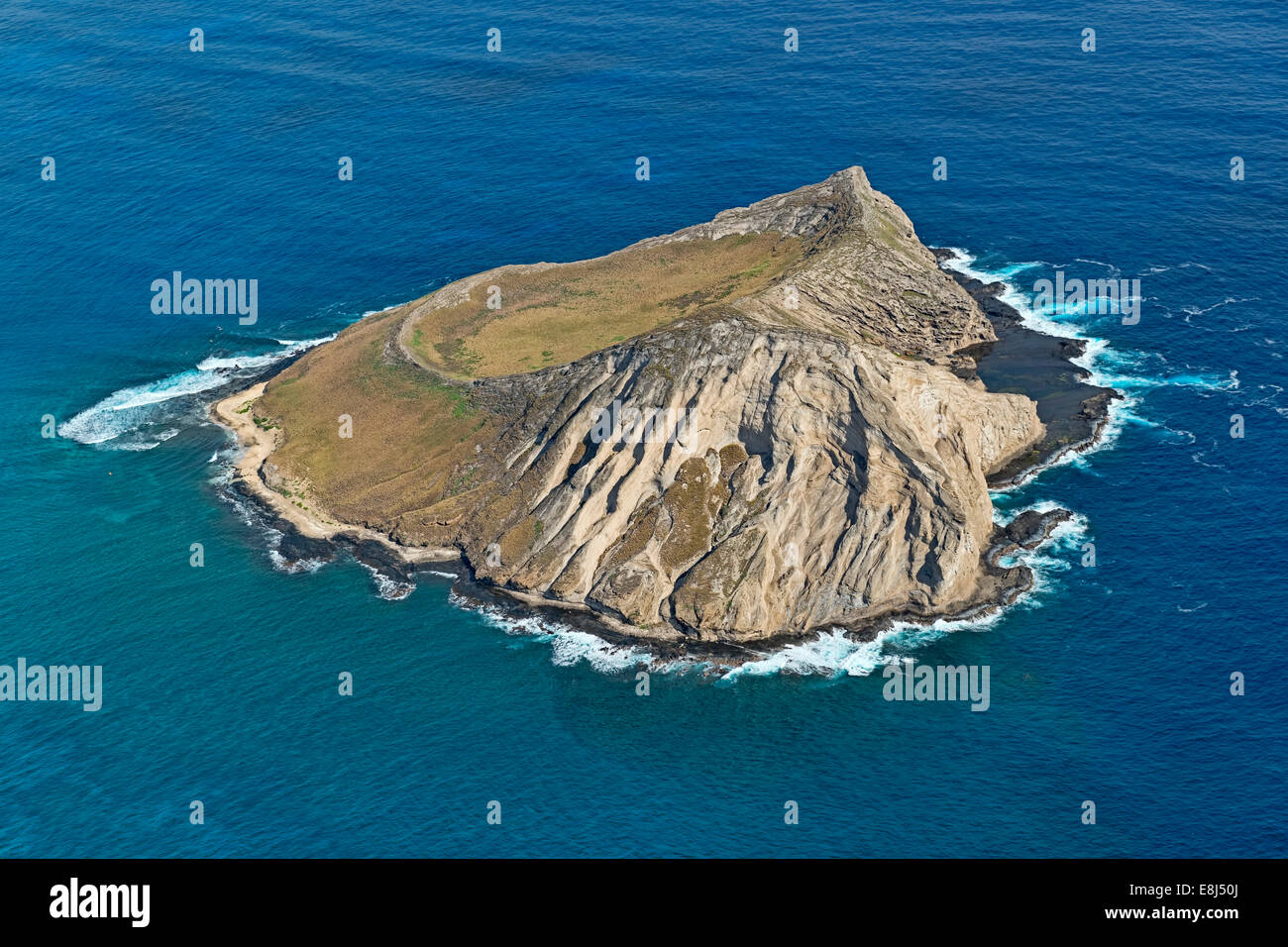 Vista aerea, Manana isola o isola dei Conigli, stato il santuario degli uccelli marini, il santuario degli uccelli, Waimānalo Beach, di O'ahu, Hawaii Foto Stock