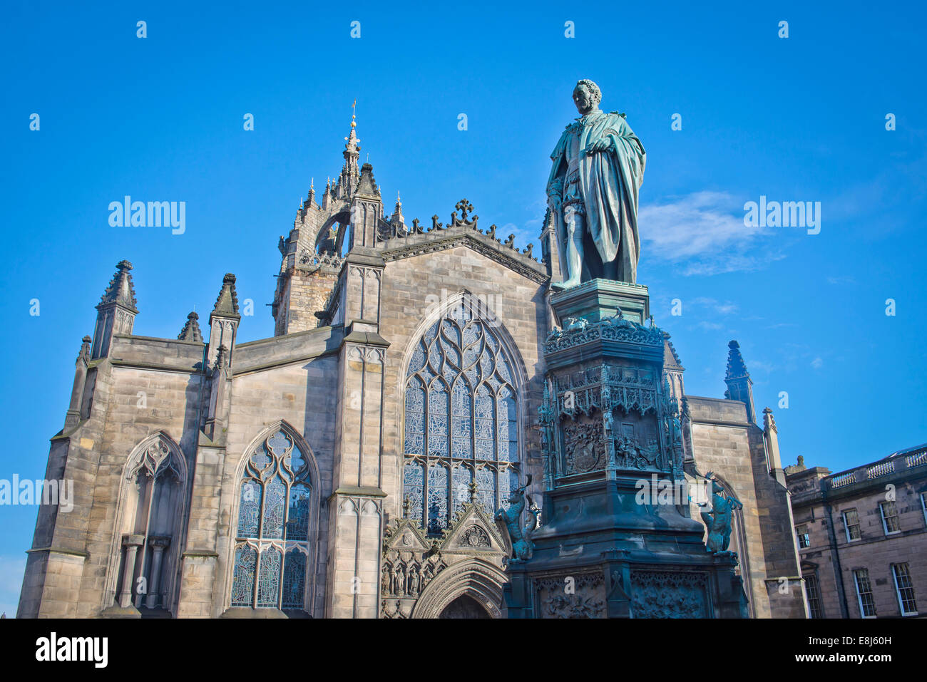 La Cattedrale di St Giles e Adam Smith statua sul Royal Mile di Edimburgo Foto Stock