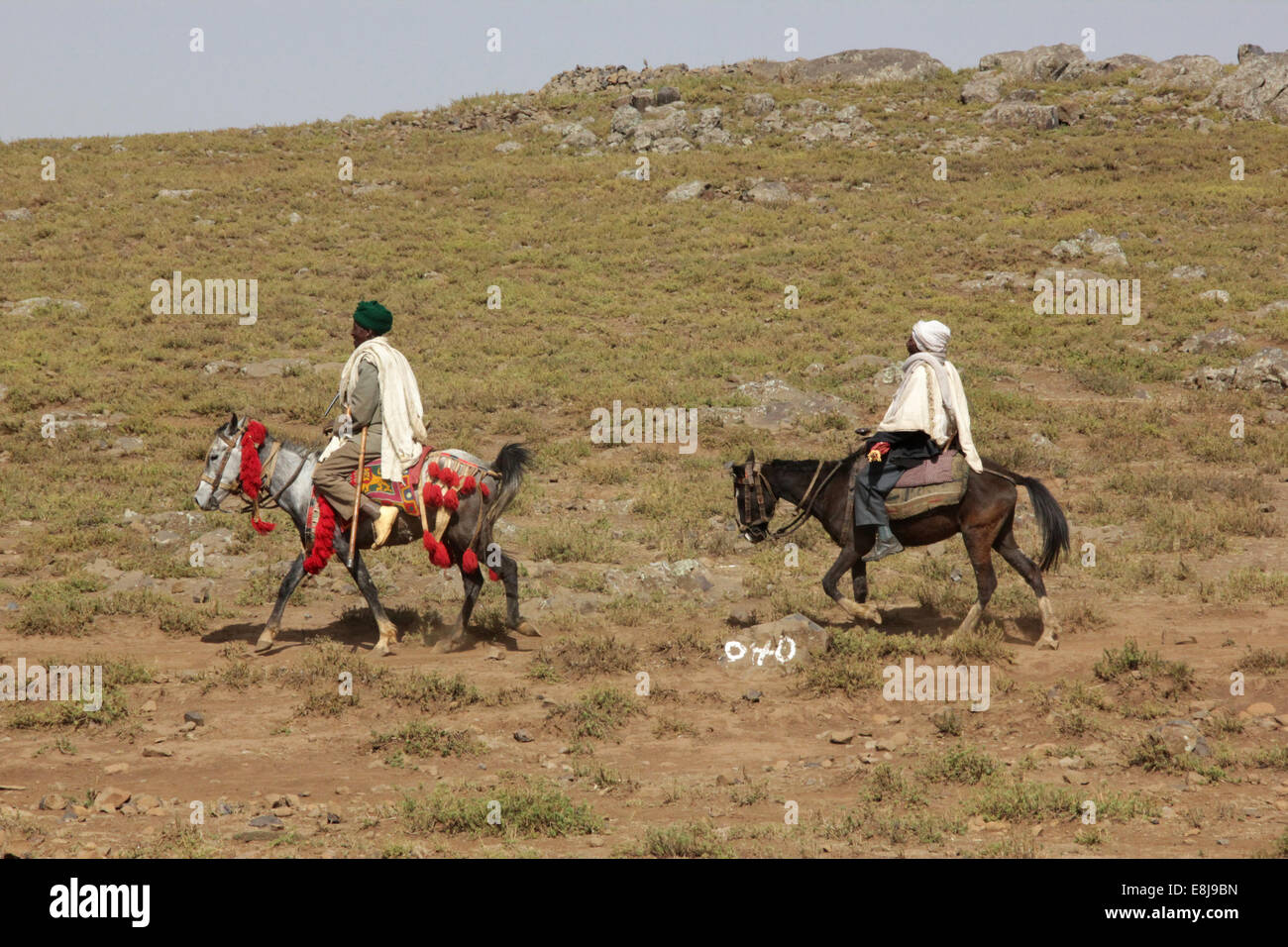 Gli agricoltori etiope in sella ad un cavallo e un mulo Foto Stock