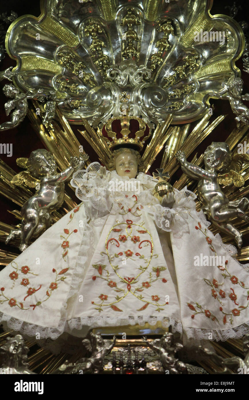 Il Bambino Gesù di Praga. Bambino di Praga. La chiesa di Nostra Signora  della Vittoria e San Antonio di Padova. Praga Foto stock - Alamy