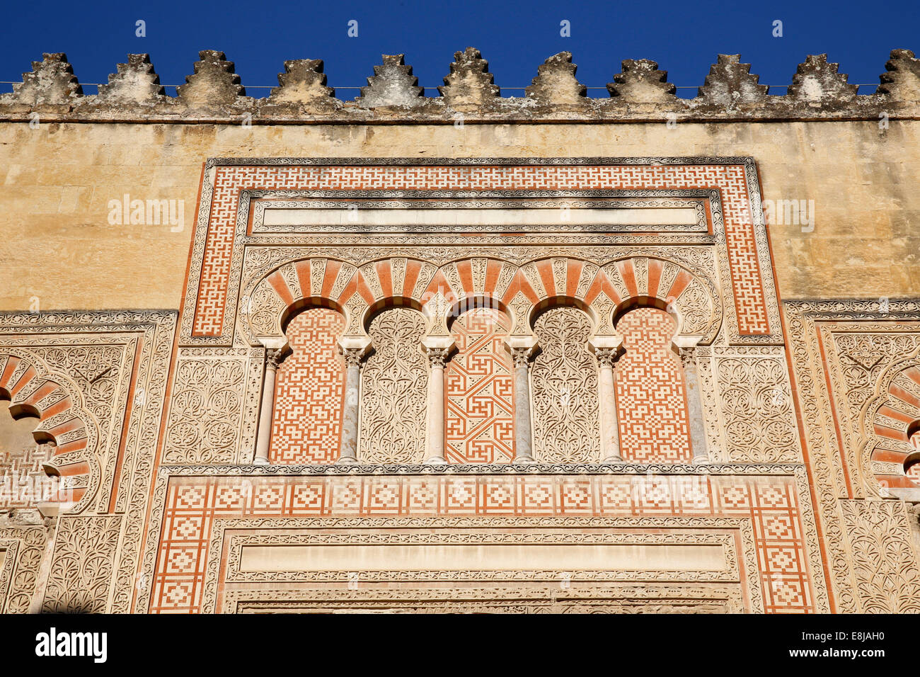 Ummayad architettura islamica, sculture sopra le porte del MosqueÐCathedral di C-rdoba, chiamato anche la Mezquita Foto Stock