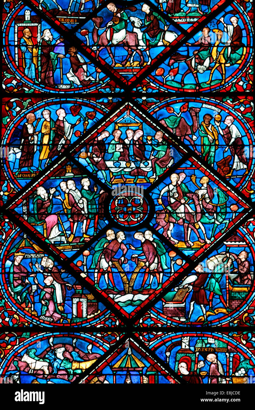 La cattedrale di Chartres : finestra di vetro colorato Foto Stock