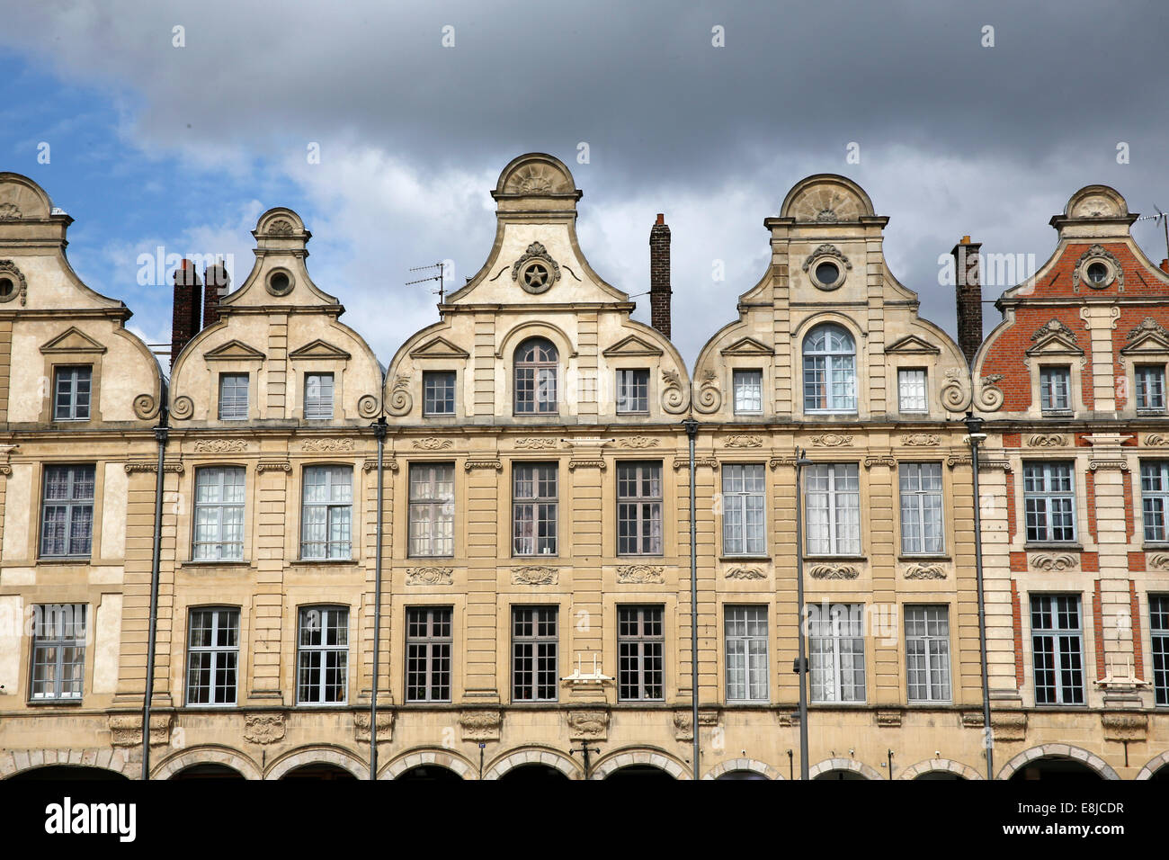 Place des HŽros, la Piazza degli Eroi di Arras. Foto Stock