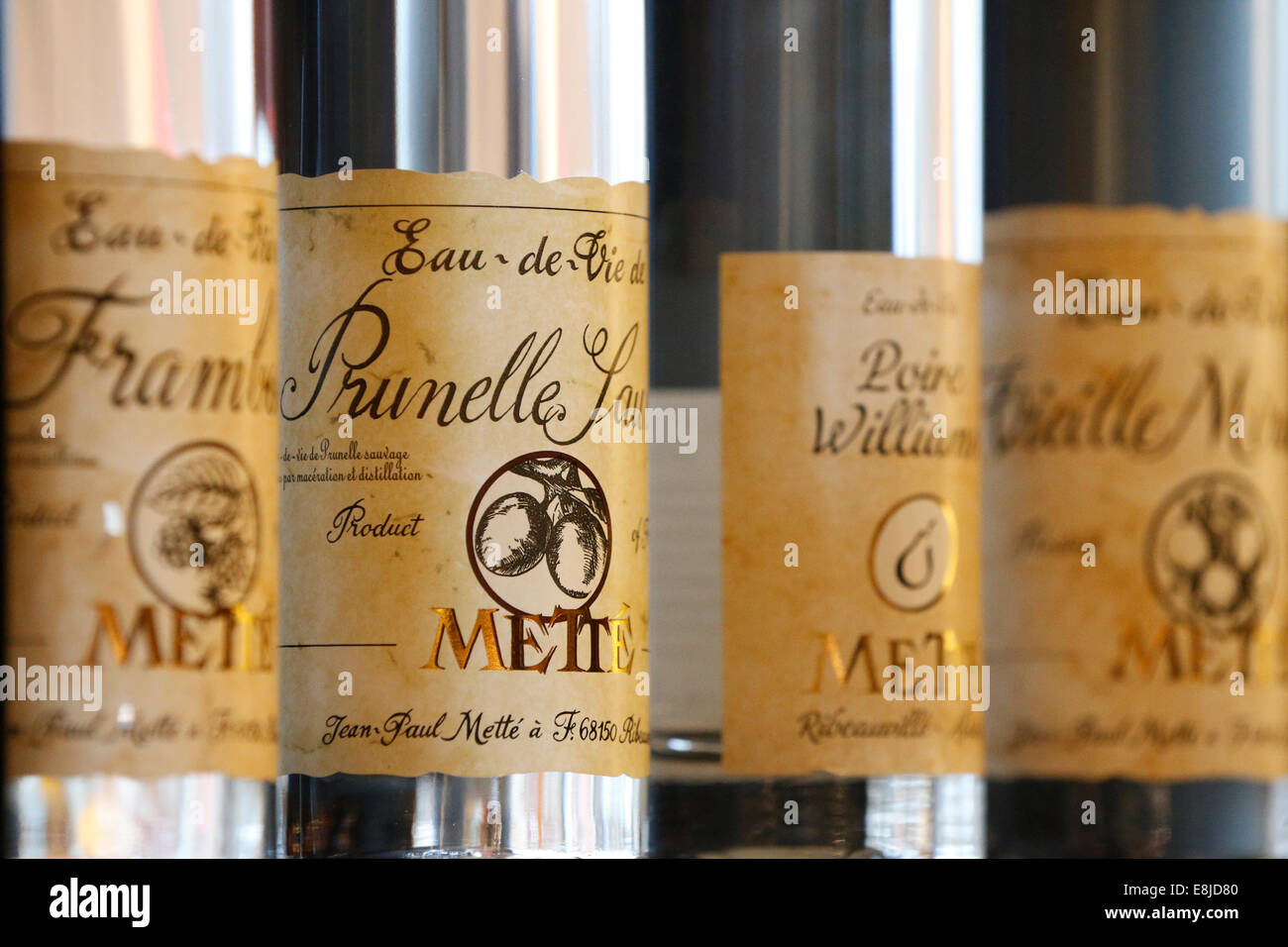 Eau de vie. Acquavite di frutta. Foto Stock