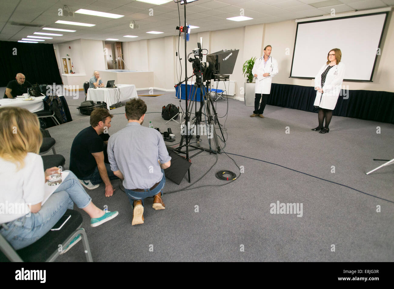 Dr cristiano e Sarah Millican in Manchester riprese per stand fino al cancro. Foto Stock