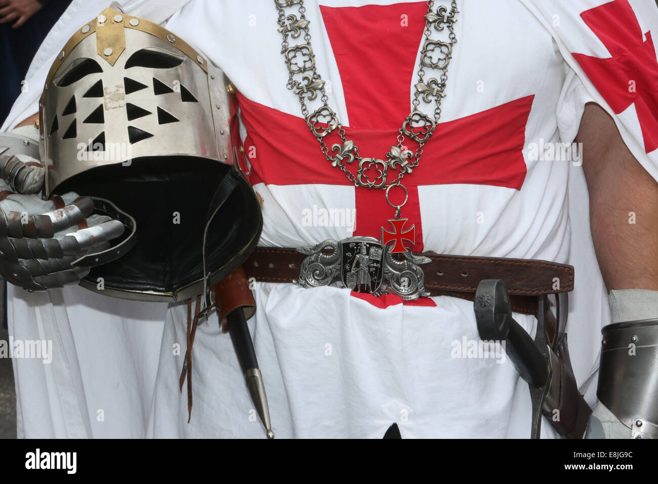 La festa medievale di Provins. Cavaliere Templare. Foto Stock
