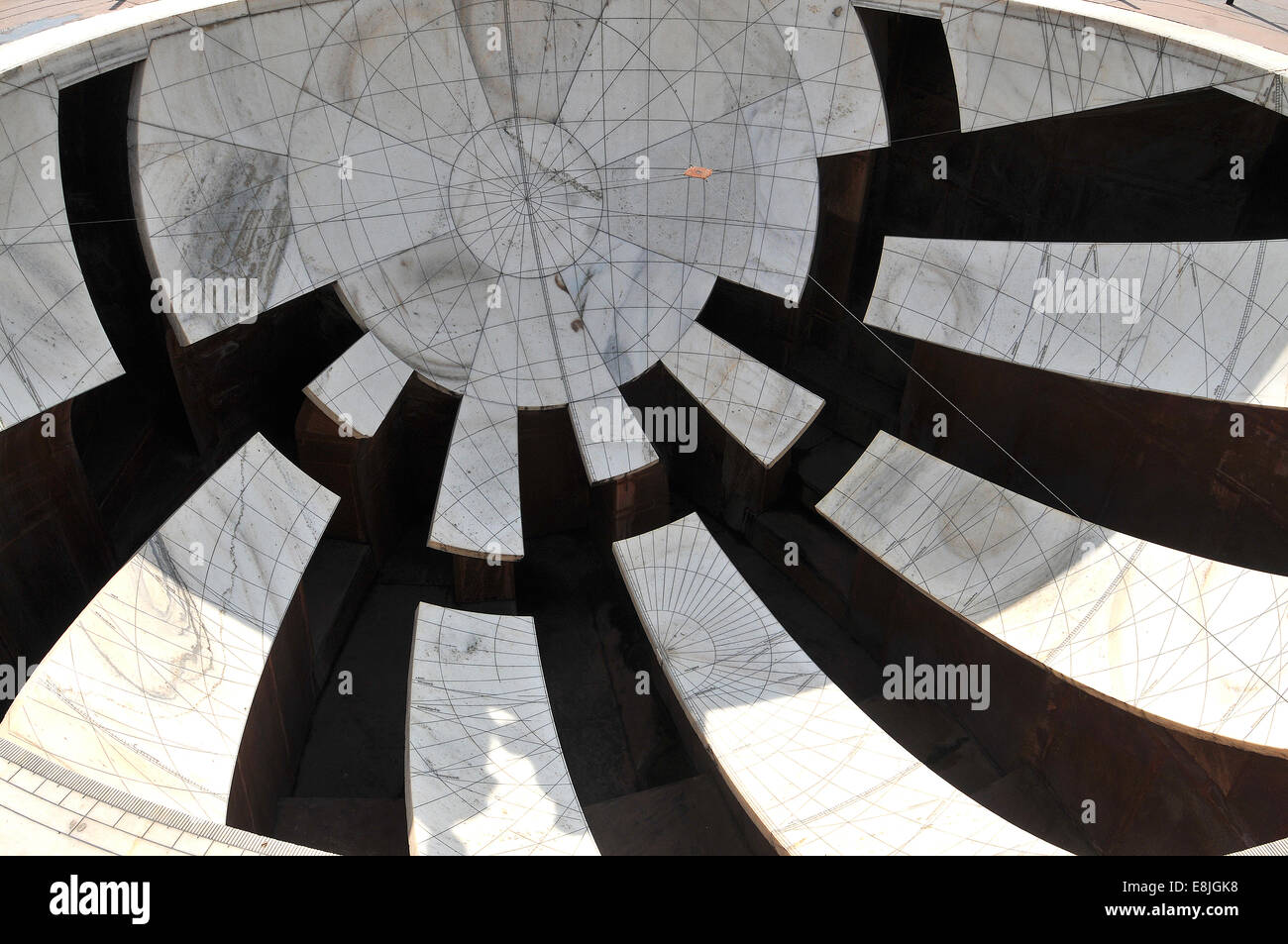Jantar Mantar di Jaipur. Collezione di architettura strumenti astronomici. Foto Stock
