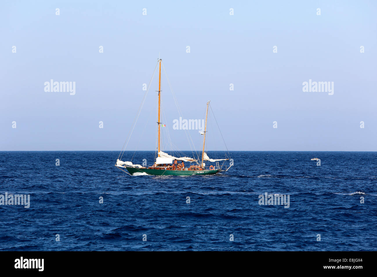 Nave che naviga sul mare adriatico Foto Stock