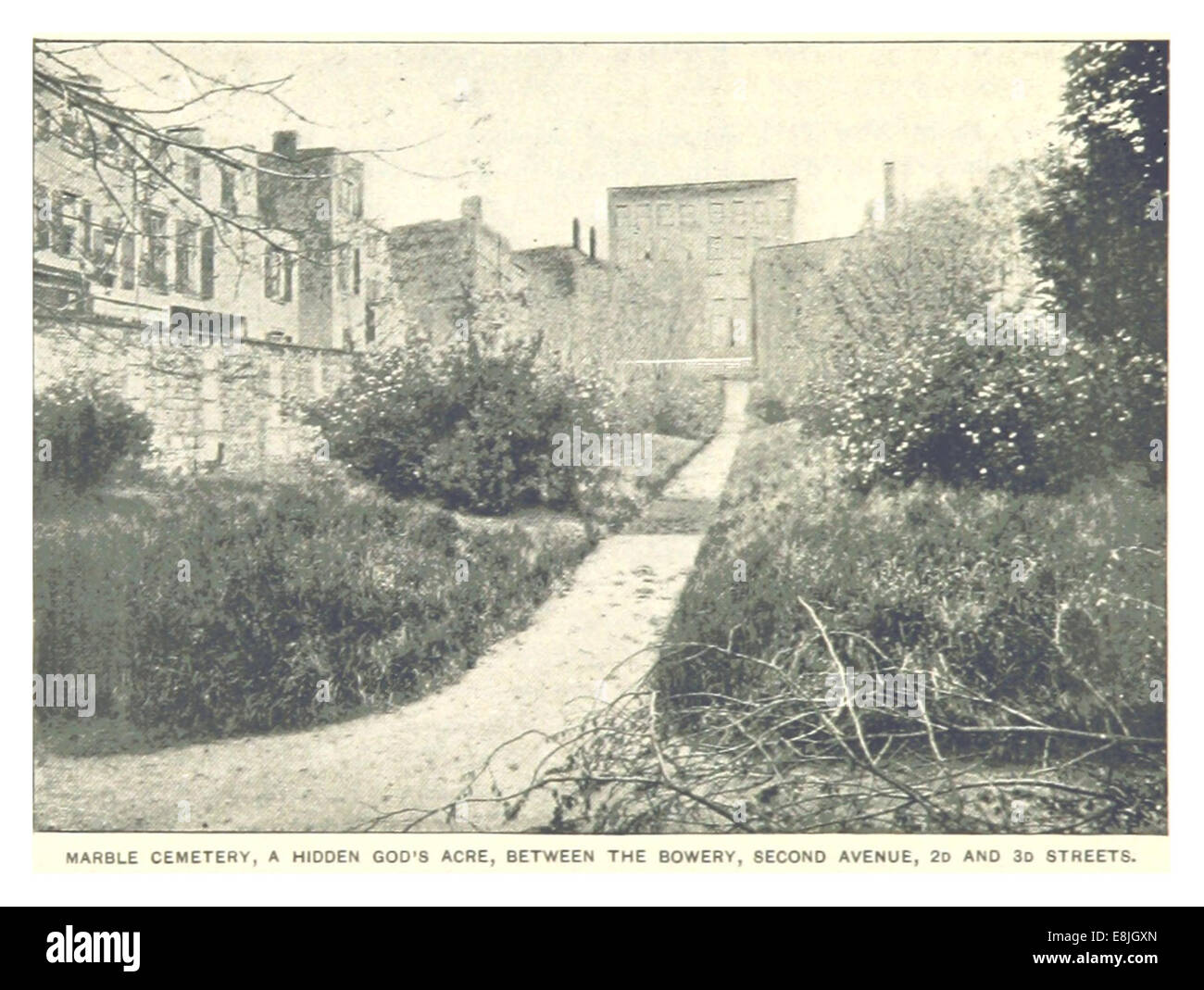 Un'illustrazione del 1893 che mostra il cimitero di marmo sulla Second Avenue a New York, uno dei più antichi luoghi di sepoltura non settari della città. Foto Stock