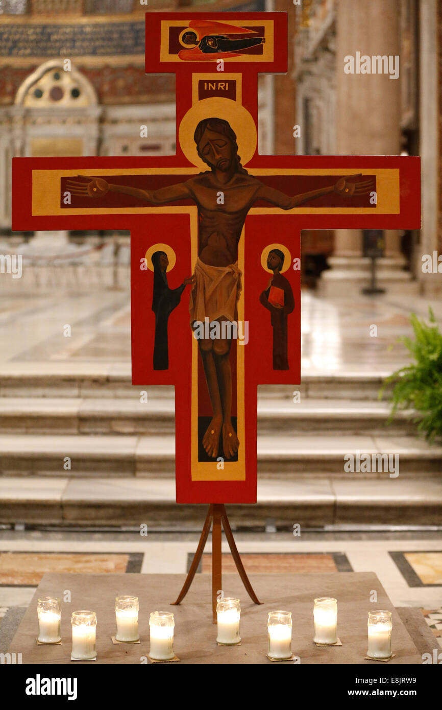 Comunità di Taizé. Gesù sulla croce Foto stock - Alamy