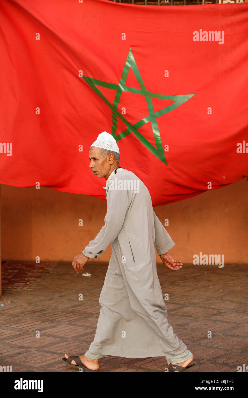 La medina (città vecchia). Bandiera del Marocco. Foto Stock