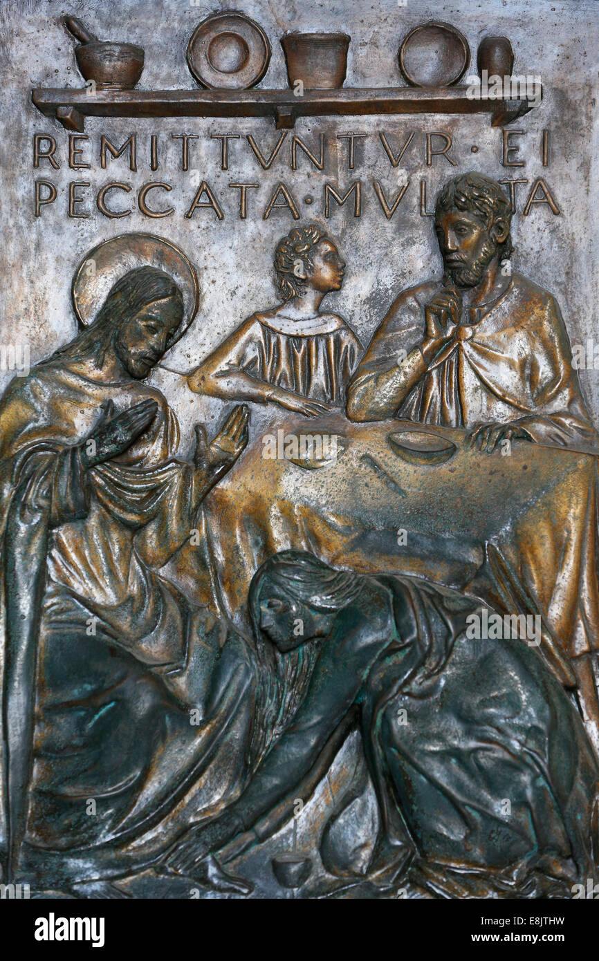 La donna che era un peccatore. La Porta Santa della Basilica di San Pietro. Fusione in bronzo da Vico Consorti (1949). Foto Stock
