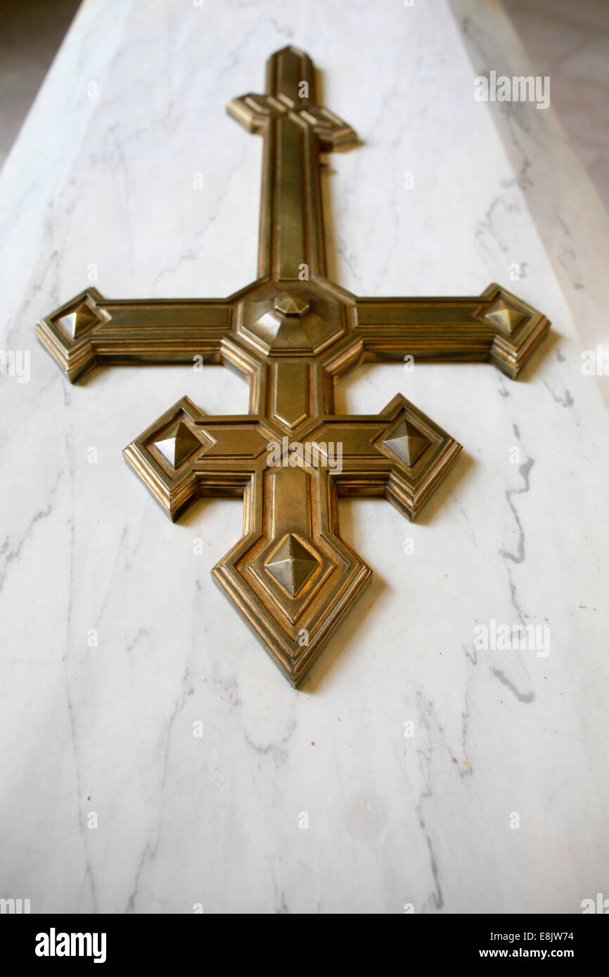 San Pietro e San Paolo Cattedrale. Croce ortodossa. Foto Stock