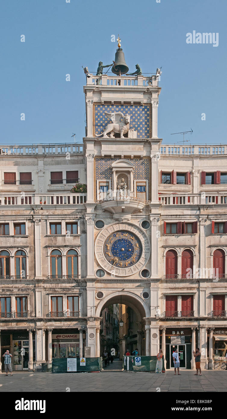 Clock Tower o Torre dell Orologio di Piazza San Marco Venezia Italia progettato da Codussi costruita tra 1496 e 1499 come entrata principale Foto Stock