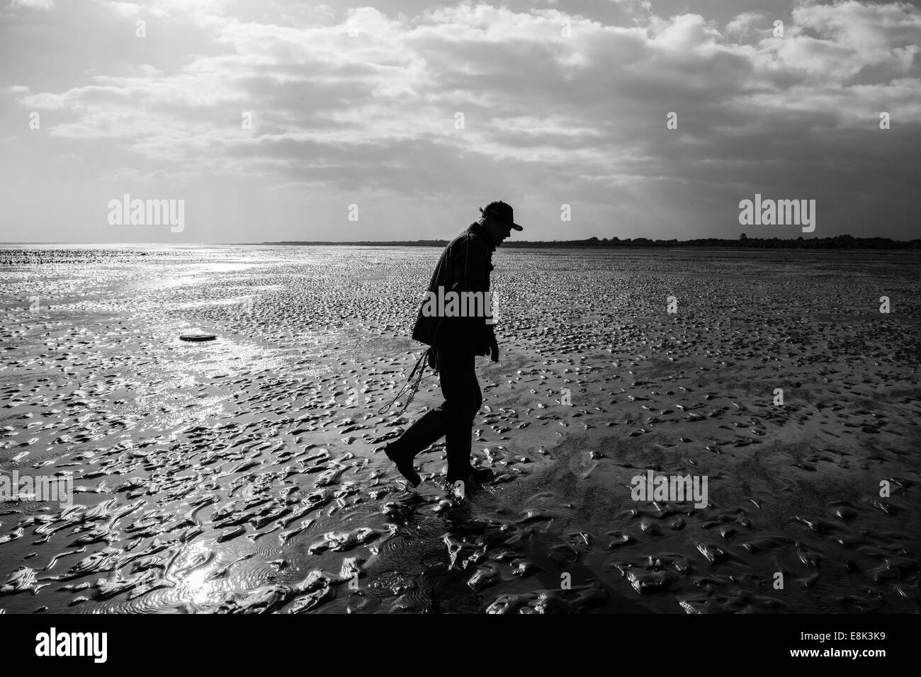 Uomo sulla bassa marea bech Foto Stock