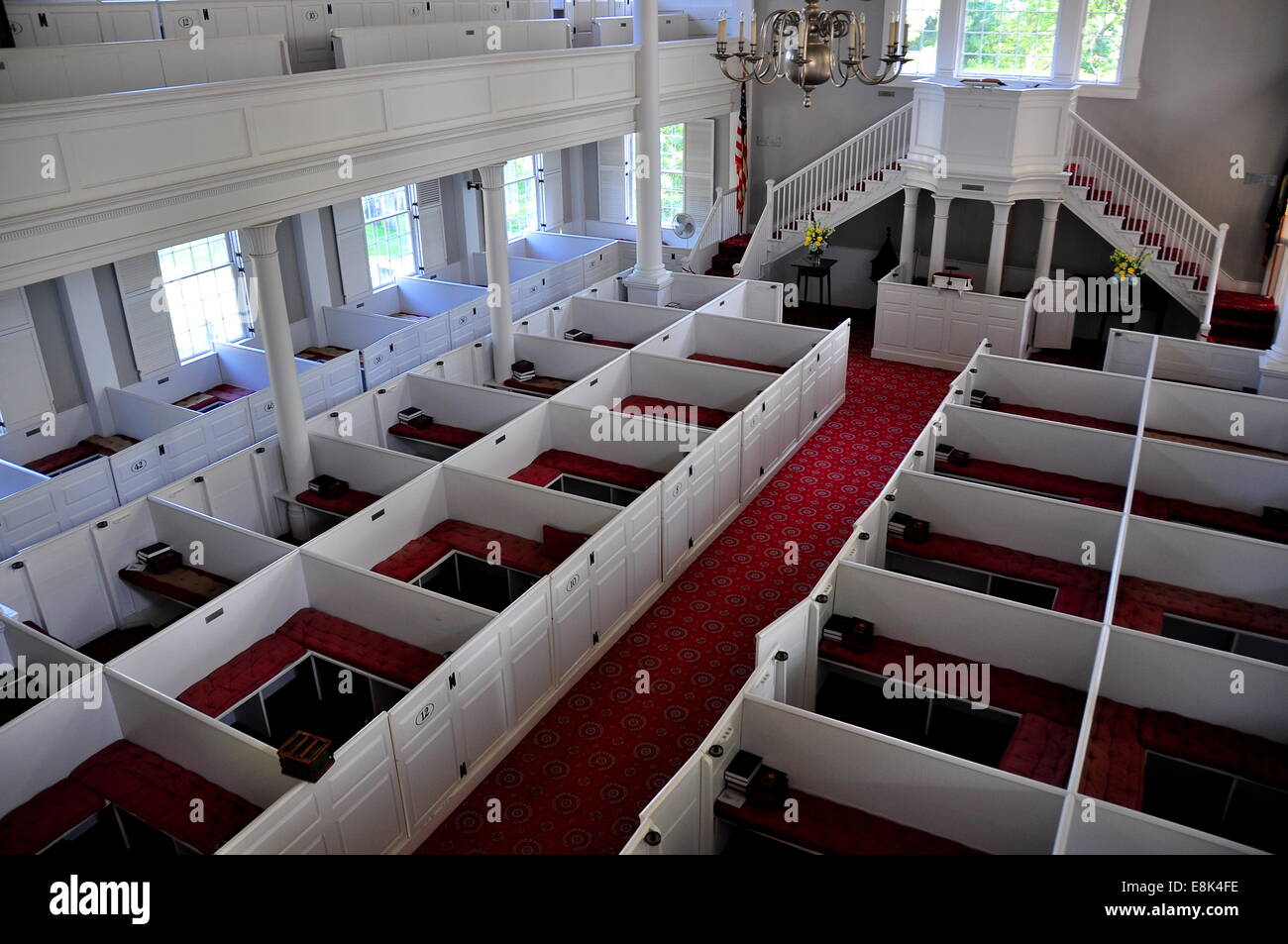 Bennington, Vermont: Interno del 1806 Prima chiesa congregazionale sul monumento Avenue con i suoi banchi in box e pulpito * Foto Stock